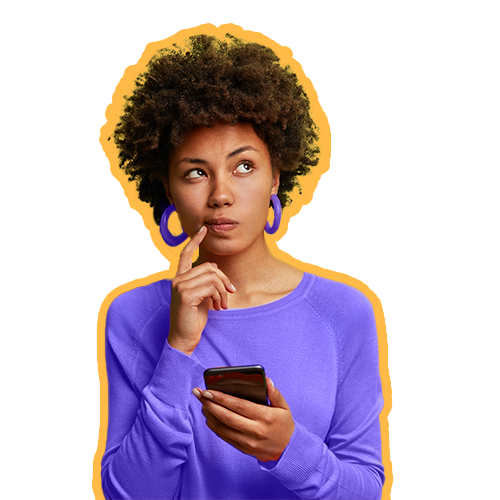 mulher pensativa com celular na mao