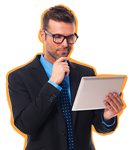 homem pensativo olhando tablet