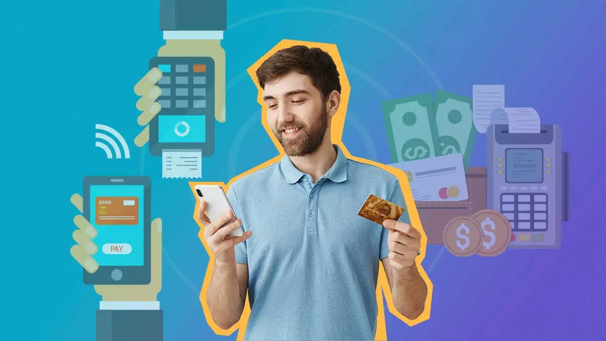 homem segurando cartao de pagamento e celular